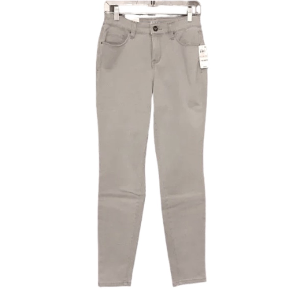 ⭐️2/$15 NWT Style & Co Curvy-Fit Mid-Rise Skinny Jeans Gray Denim Size 2
